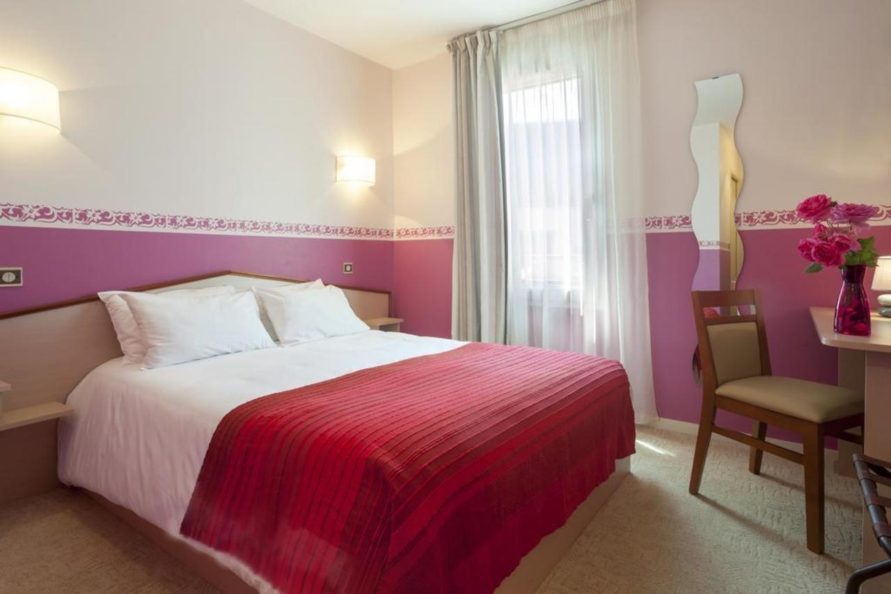 Brit Hotel Le Lion D'Or チノン エクステリア 写真