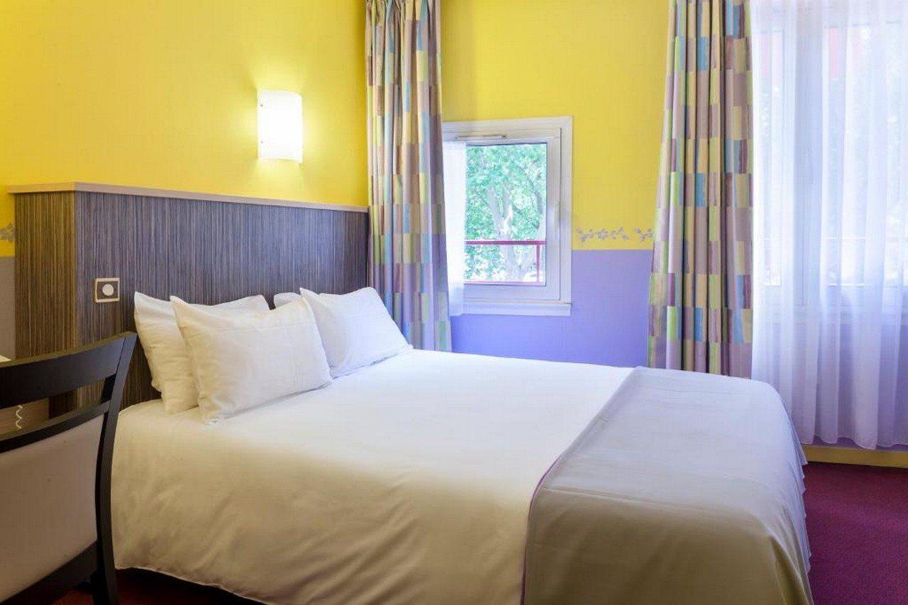 Brit Hotel Le Lion D'Or チノン エクステリア 写真