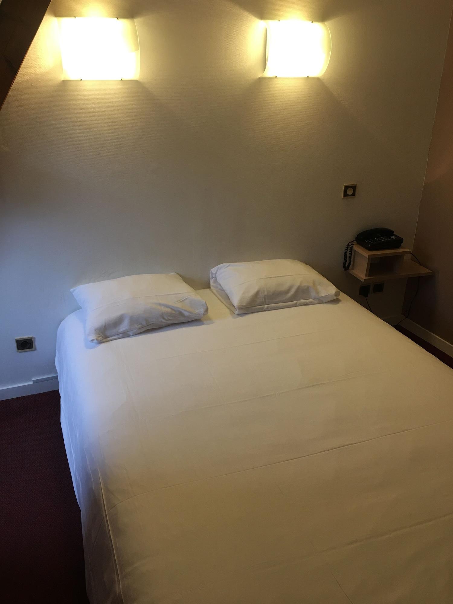 Brit Hotel Le Lion D'Or チノン エクステリア 写真