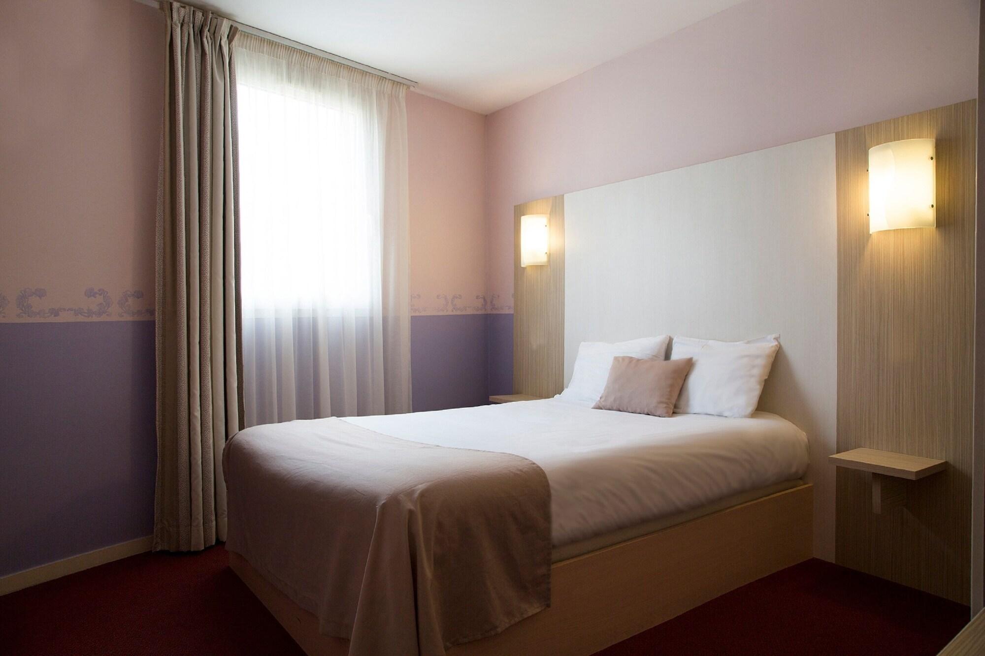 Brit Hotel Le Lion D'Or チノン エクステリア 写真