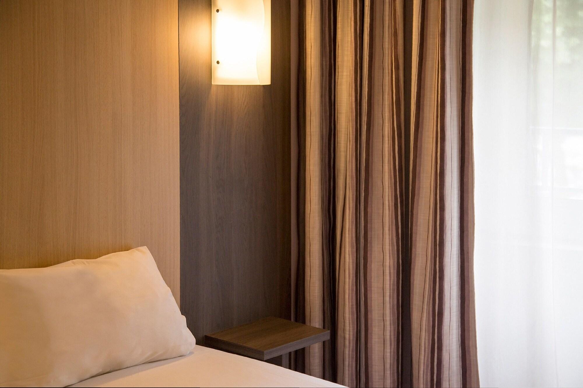 Brit Hotel Le Lion D'Or チノン エクステリア 写真