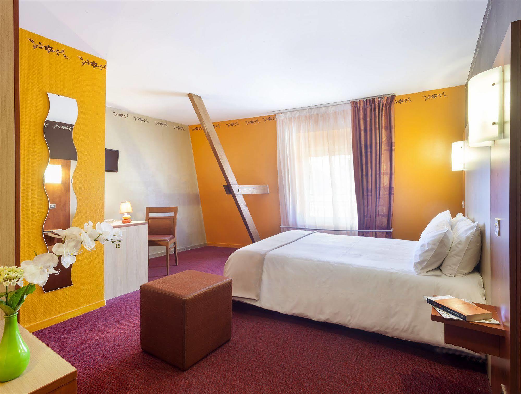 Brit Hotel Le Lion D'Or チノン エクステリア 写真