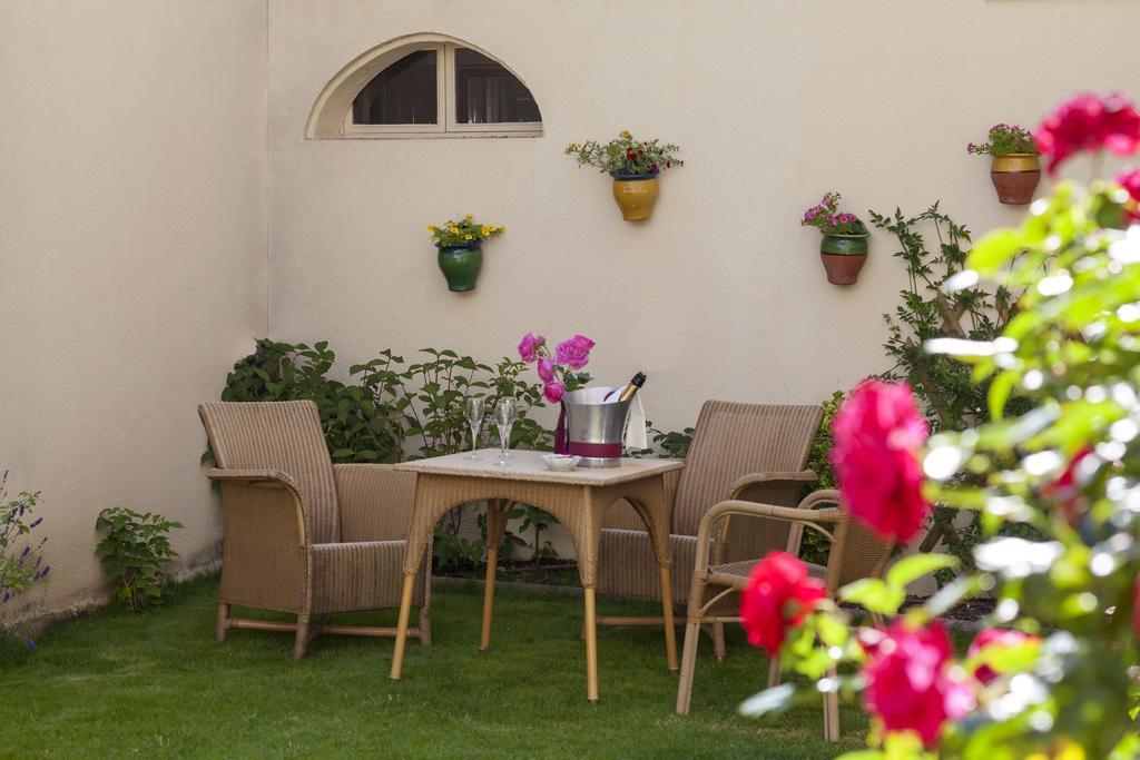 Brit Hotel Le Lion D'Or チノン エクステリア 写真